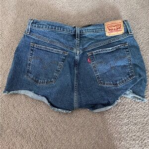 Levi’s 501 Shorts, dark denim distressed, size w32